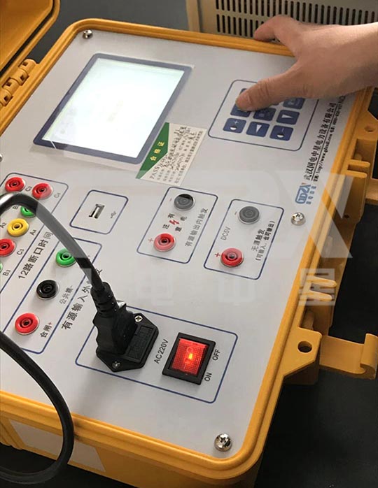 高壓開關(guān)測試儀現(xiàn)場試驗(yàn)