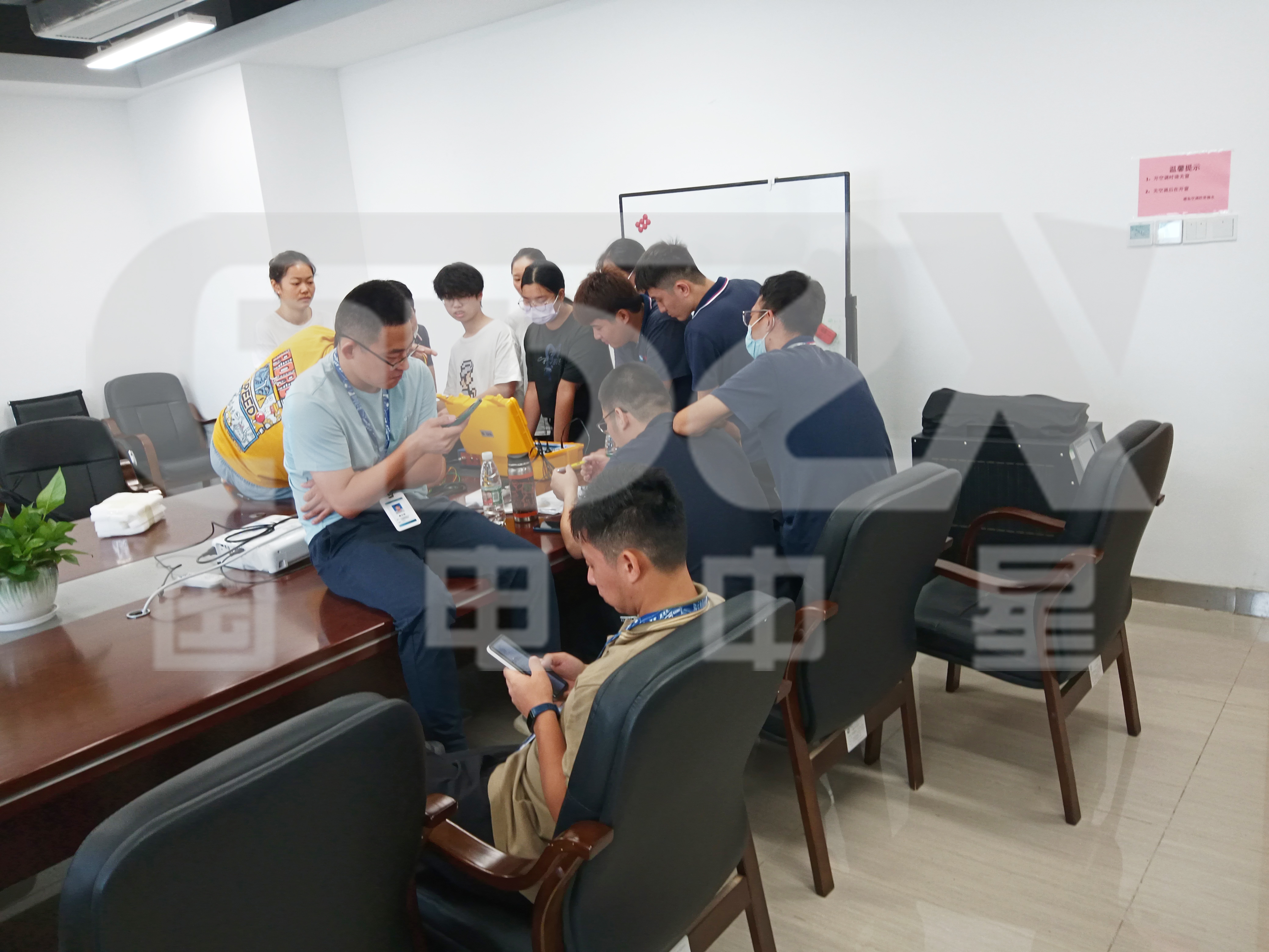 三相氧化鋅帶電測試儀培訓現(xiàn)場.jpg 三相氧化鋅帶電測試儀培訓現(xiàn)場.jpg